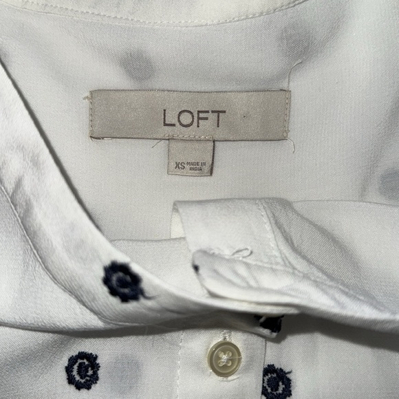 Loft Floral Embroidered Dots Top Cap Sleeve Wrap Pleated Button Up White Navy XS - Picture 7 of 12